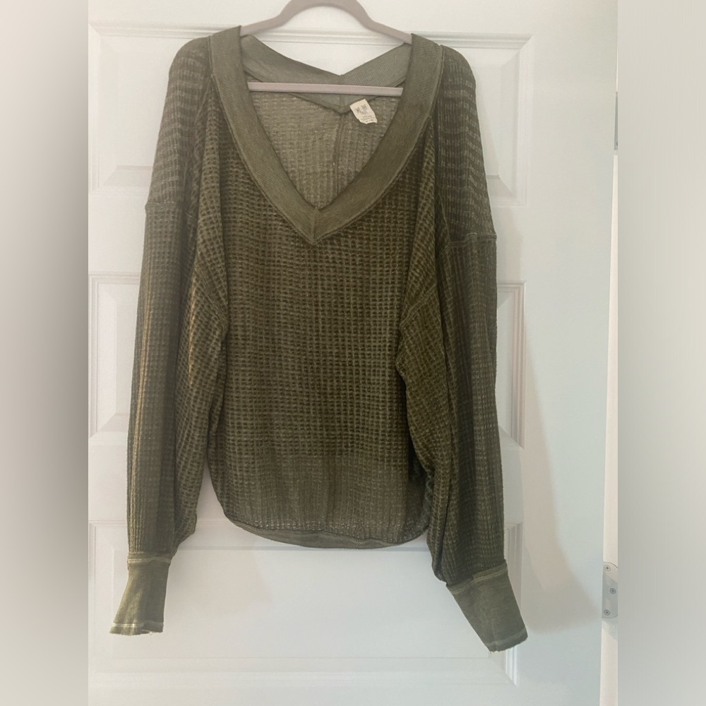 We The Free by Free People Women’s Olive V-Neck Sweater - Medium